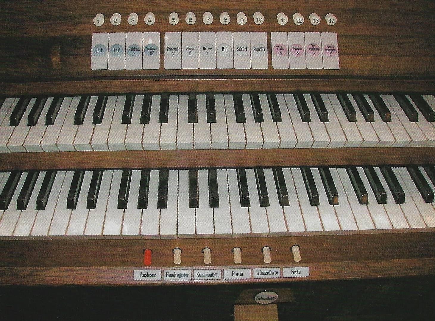 Spieltisch der Aula-Orgel