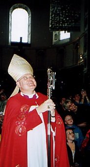 Bischof Dr. Reinhard Marx Bischof Marx freut sich über den Pan in der Domorgel